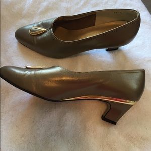 California Magdesians pumps